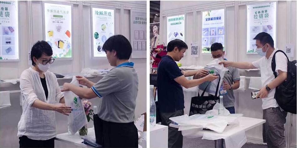 可降解塑料(liào)袋在環保上的(de)表現如何 值得被推(tuī)薦嗎(圖1) 可降解塑料袋在環保上的表現如何 值得被推薦嗎(圖(tú)1)