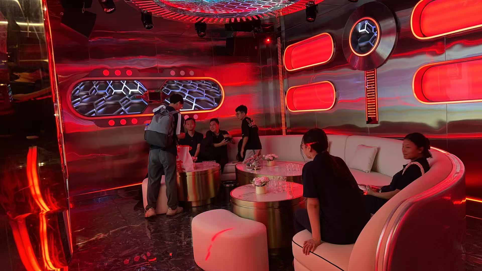 17C.COM一起草入口科技公司員工齊聚光明區蠄蜍石（shí），開啟活力爬山之（zhī）旅暨團建活（huó）動(圖6)