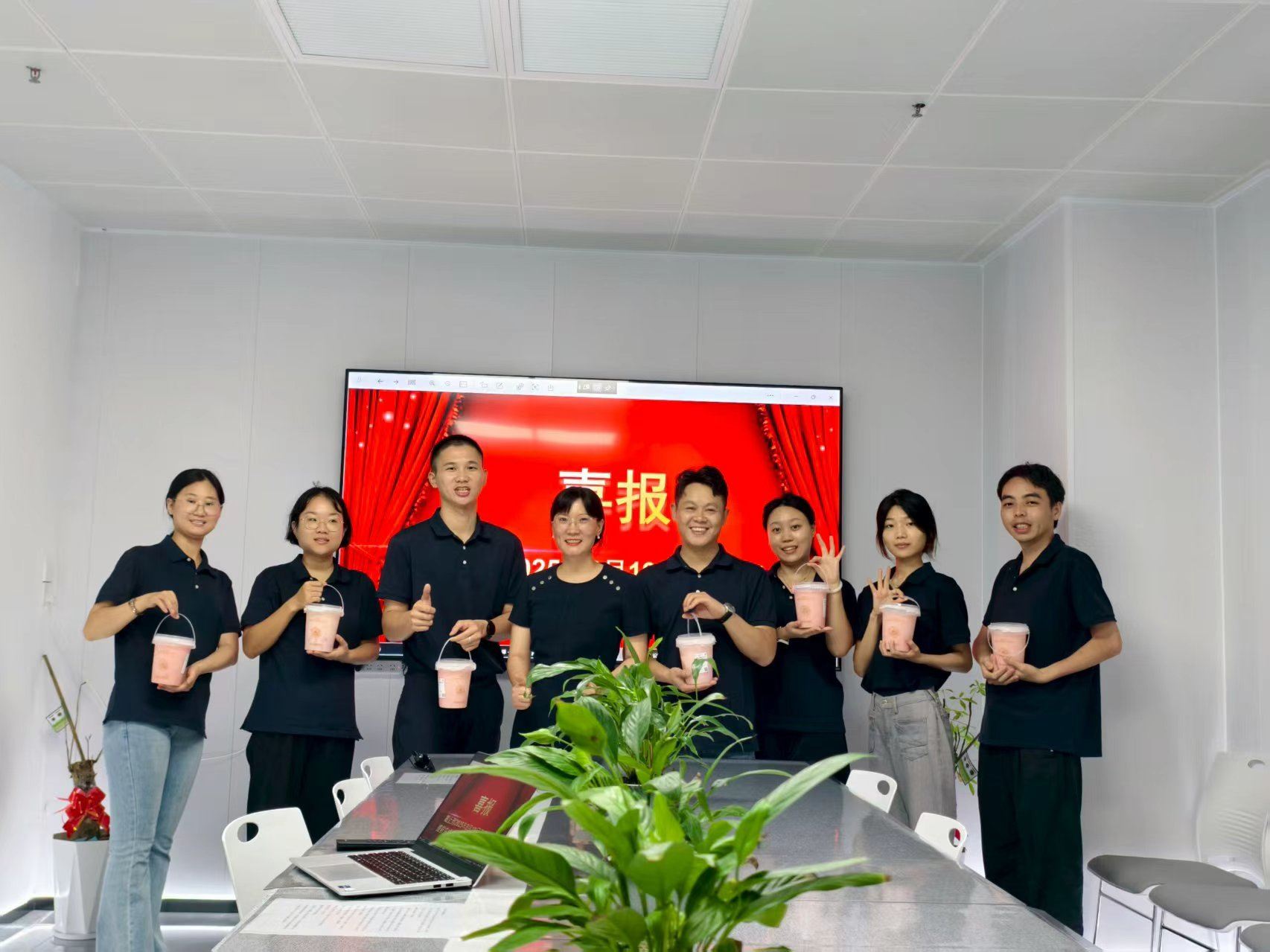 熱烈祝賀（hè）17C.COM一起草入口科（kē）技業務團隊牛（niú）商爭霸賽取（qǔ）得佳績(圖（tú）2)